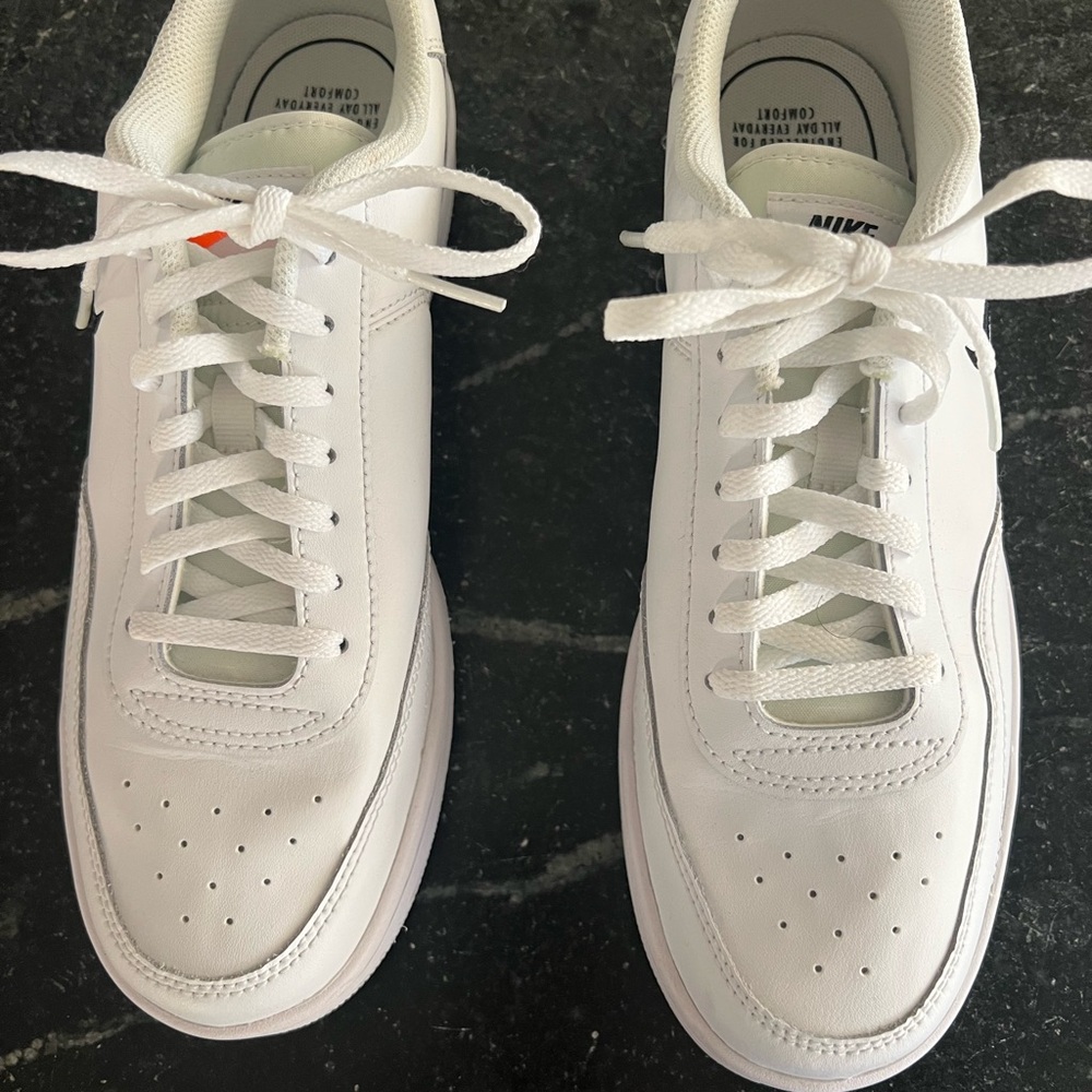 Nike women’s Tennis White and Black Sneakers - Picture 2 of 6